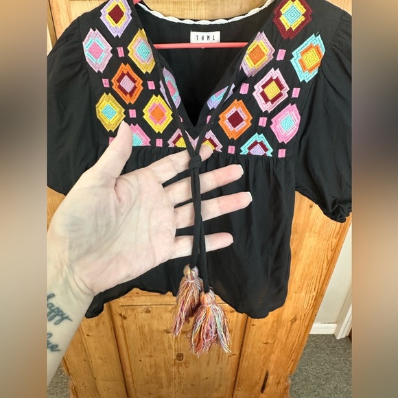 THML Black Boho Top W/Puffy Shirt Sleeves & Embroidery Sz Large Eclectic Preppy - Picture 4 of 10